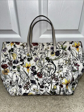 Gucci Flora Canvas Tote Bag in White & Multicolor